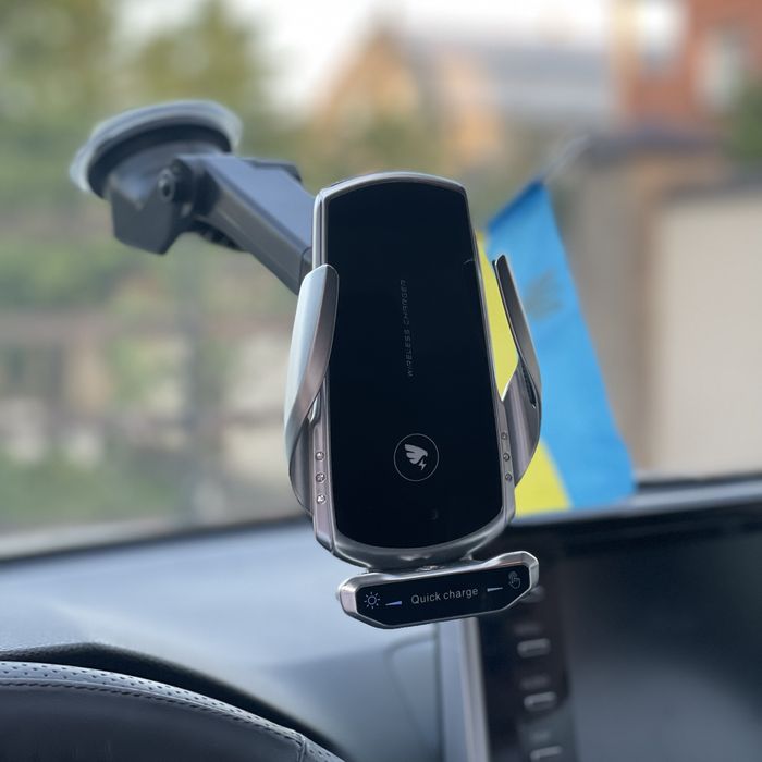 Авто тримач для телефону в машину з бездротовою зарядкою