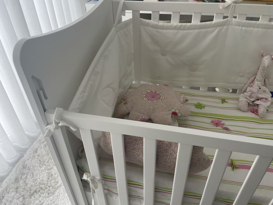 Cama bebé com colchão