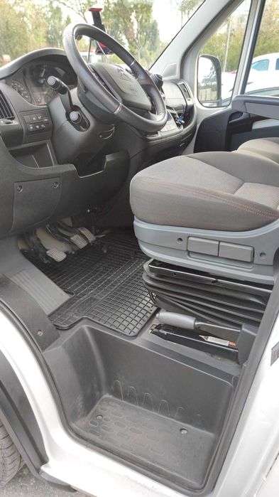 Wynajem lub wypożyczenie auta dostawczego busa Citroen Jumper L4H2