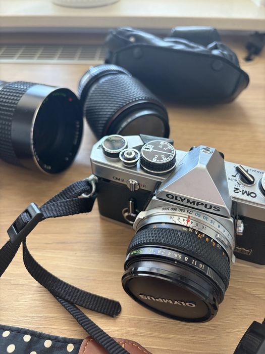 Olympus OM 2 aparat anologowy z obiektywami 50 mm, 28 - 85, 70 - 210