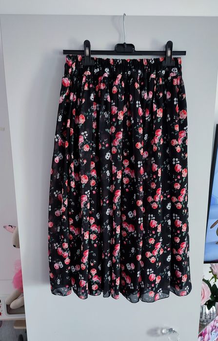 Cudna spódnica czarna w kwiaty