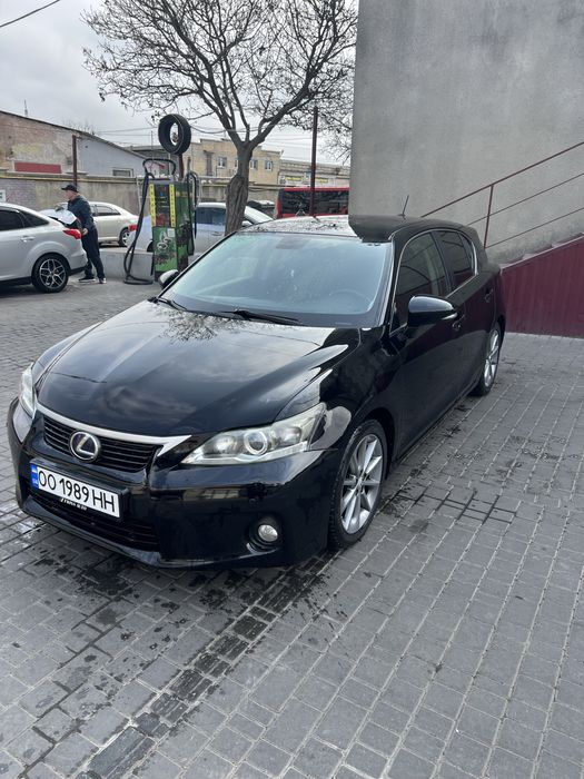 Продам Lexus CT (гибрид)