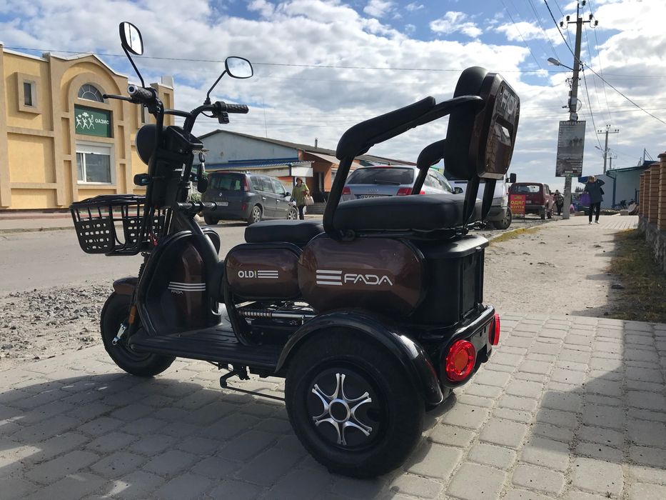 Електроскутер трьохколісний