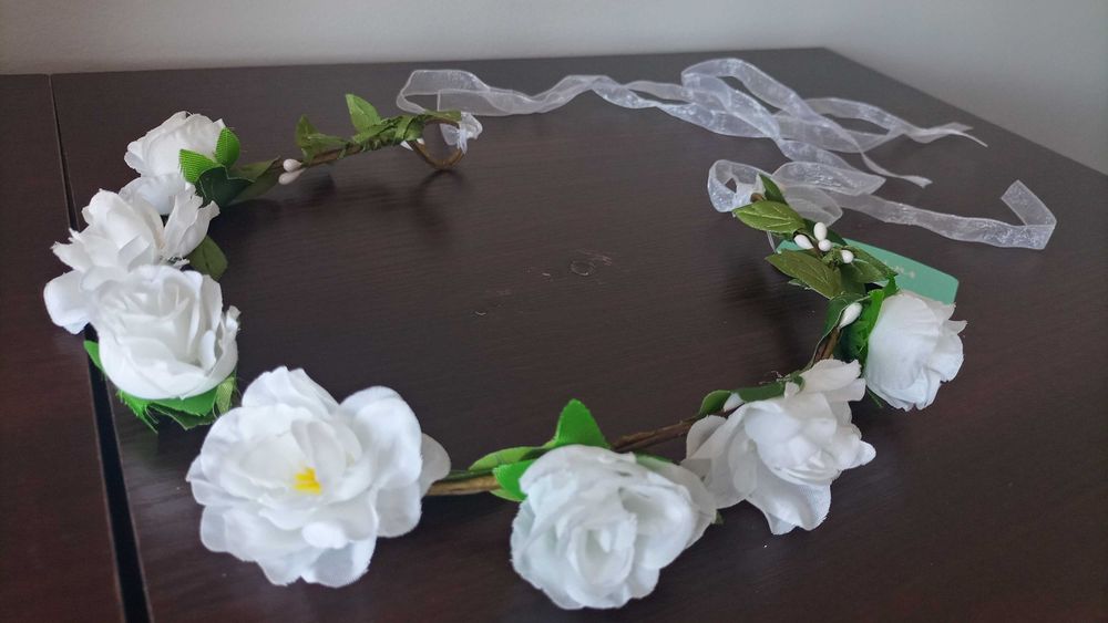 Wianek wiązany + opaska z białych kwiatów