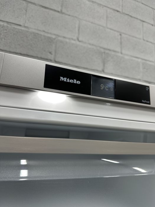 Виставка!Морозильна камера Miele FNS 4882