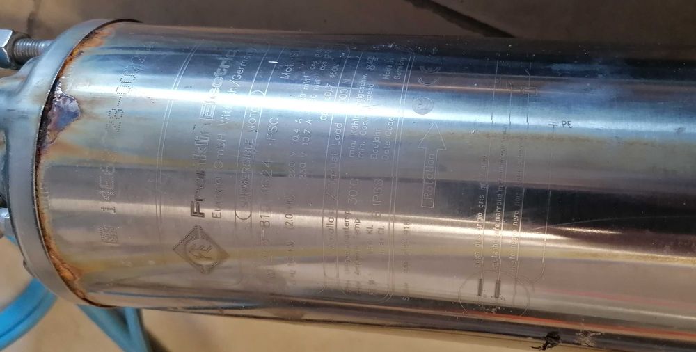 Bomba de furo de agua, usada, com problema