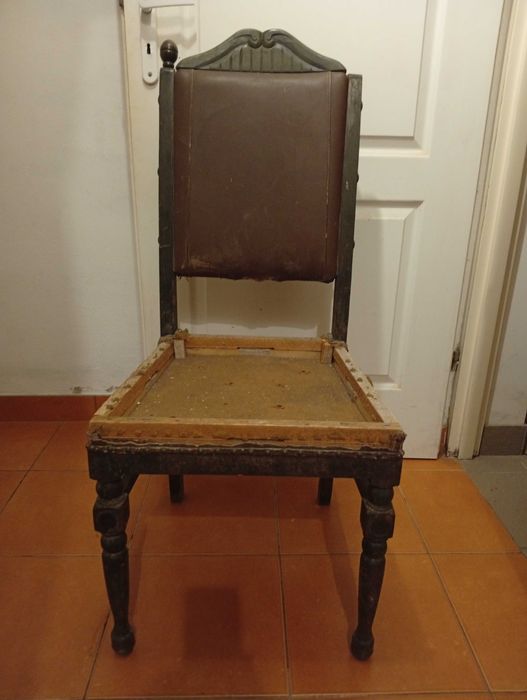 stare przedwojenne krzesło