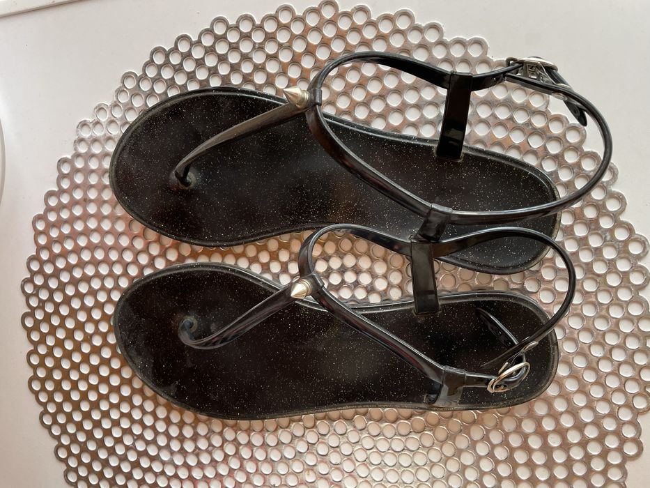 Сандалі жіночі