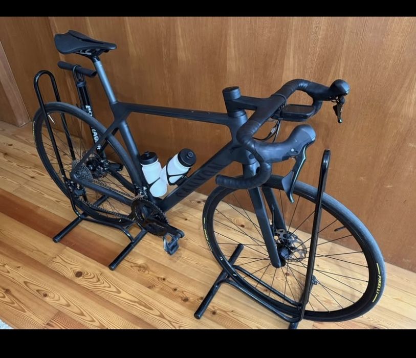 Bicicleta de estrada canyon