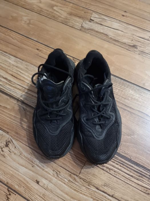 Кросівки Adidas Ozweego чорного кольору.