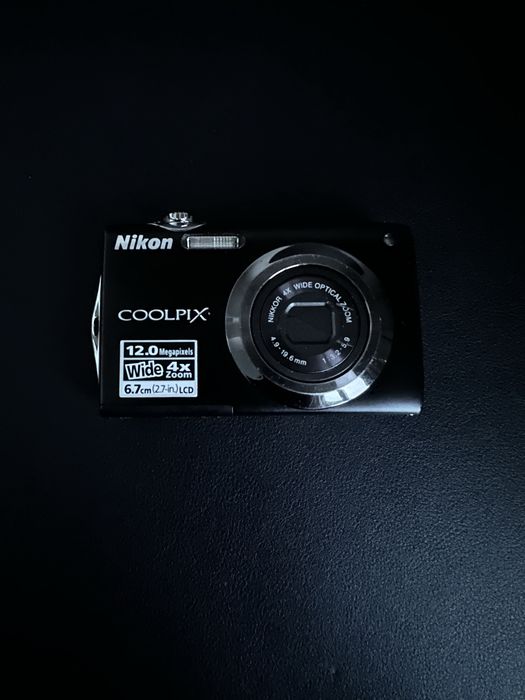 Nikon Coolpix компактний цифровий фотоапарат