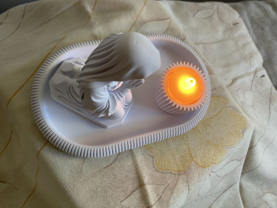 Nossa s enhora Decorativa com bandeja e porta-vela LED