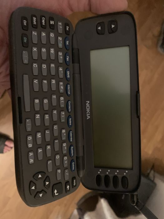 Телефон комуникатор нокиа 9000!