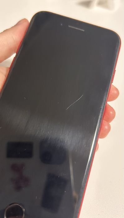 iPhone 8 в чудовому стані б/у Product Red, 100% акумулятор