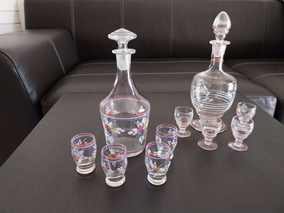 Garrafas/jarros com copos