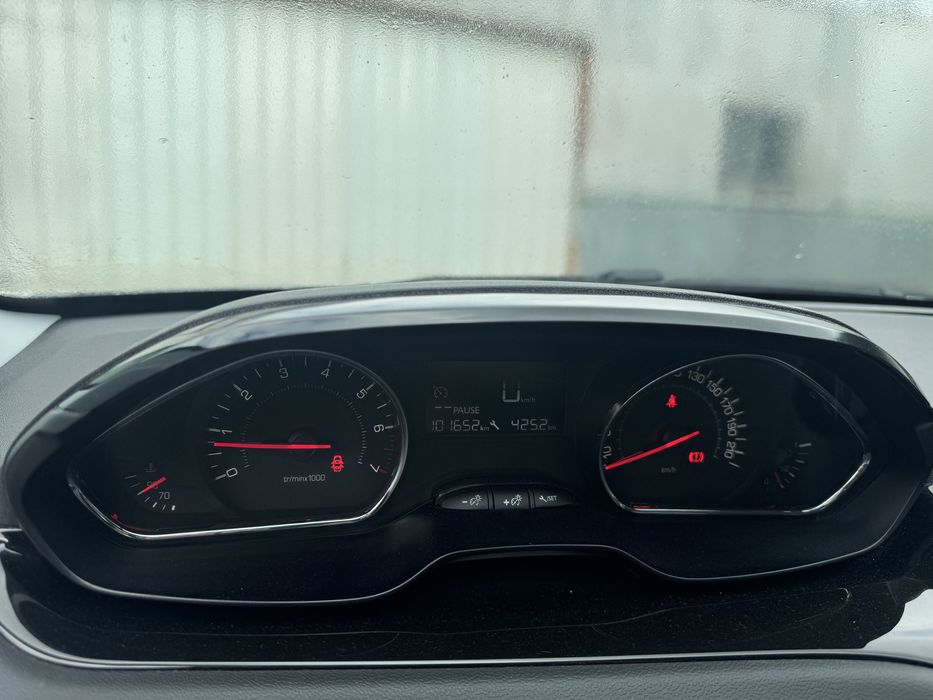 Peugeot 208 1.2 100 mil km revisao feita