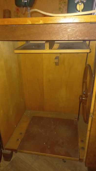 Швейна машинка Naumann