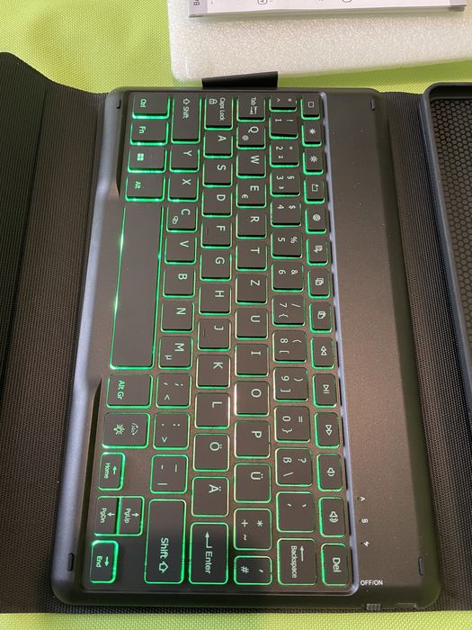 Etui. Klawiatura. Etui do iPad. iPad. Apple