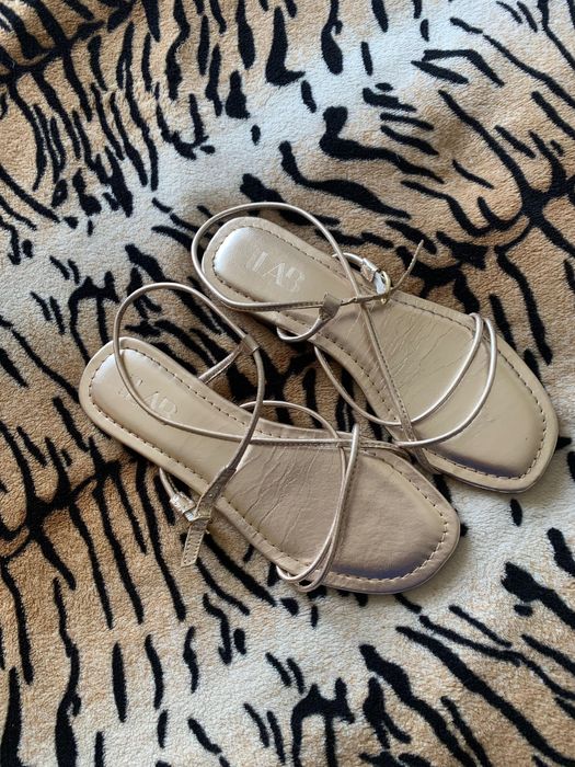 Босоніжки жіночі