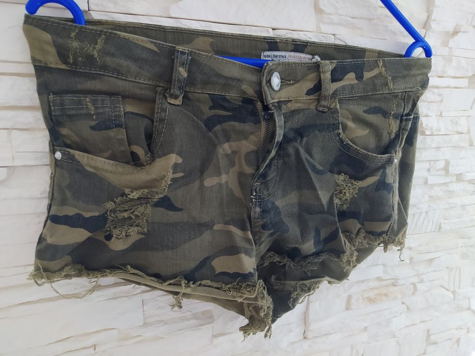 Spodenki Bershka moro 36