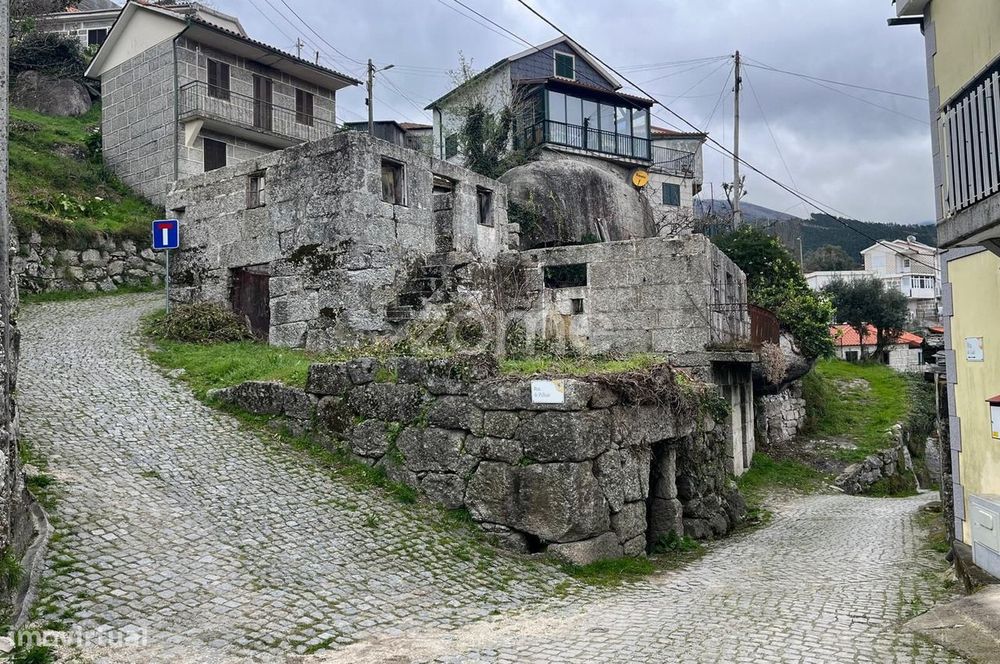 Casa centenária para reconstrução em Ansiães, Amarante