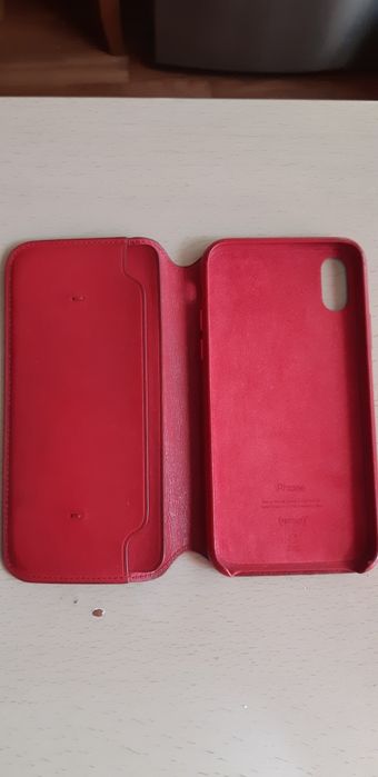 Продам оригинальный  кожаный вишневый чехол на  Айфон-13.