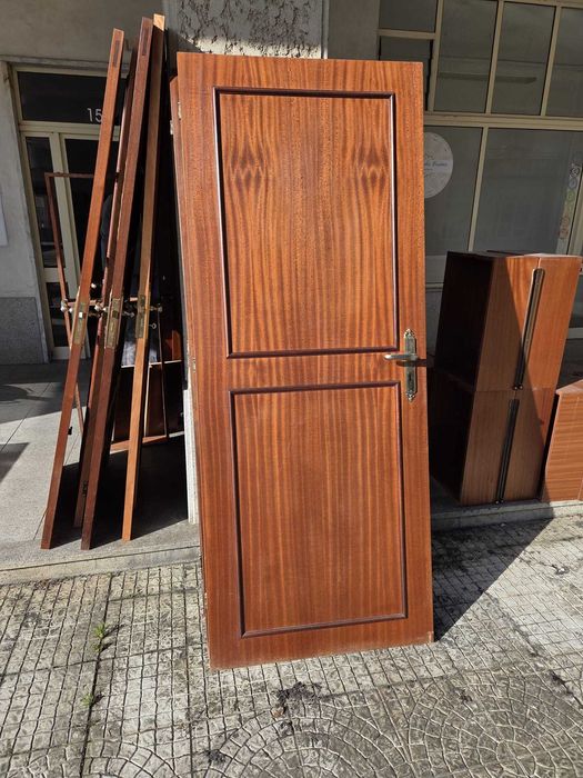 Portas madeira e Roupeiro