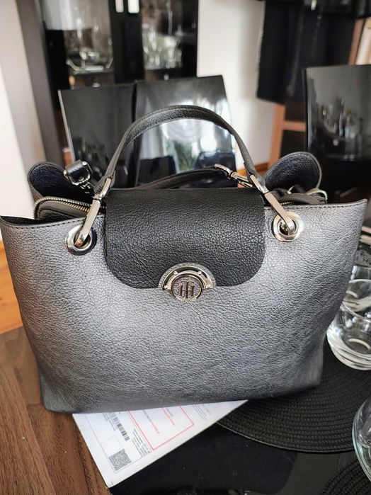 Torebka kuferek Tommy Hilfiger