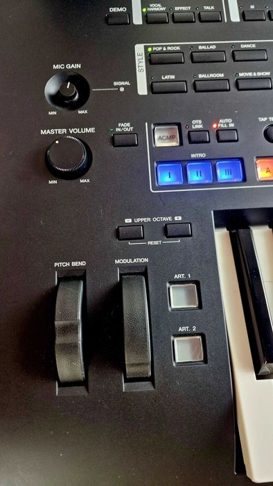 Yamaha Tyros 4  black edition
