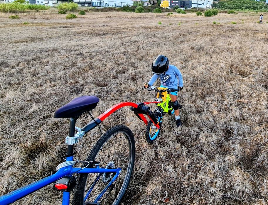 Reboque bicicleta atrelado