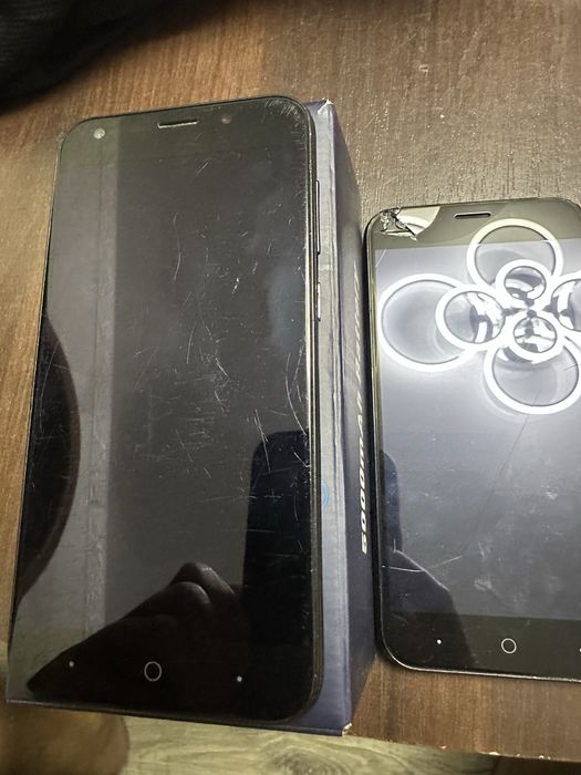 Продам  2 мобильных телефона ZTE