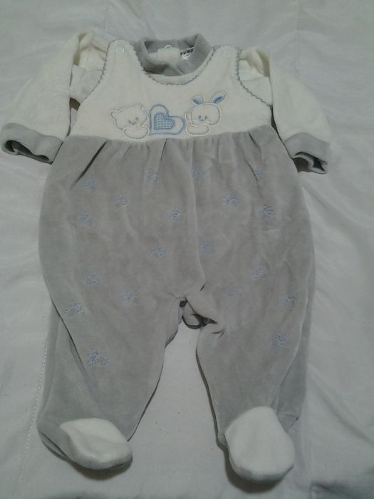 Vendo roupa de bebe 0-3 meses