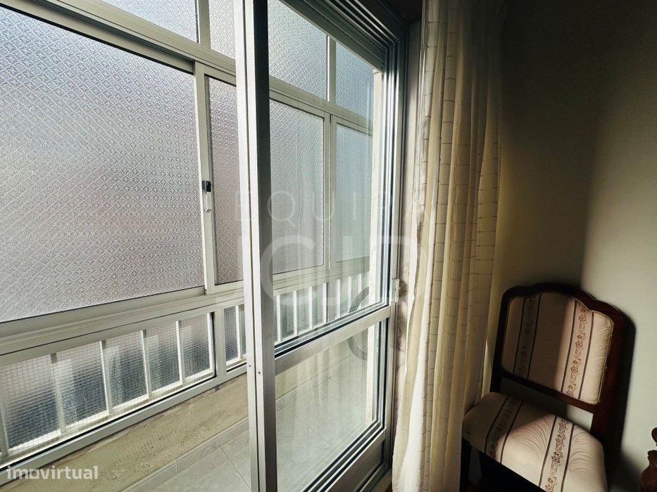 Apartamento T2 Renovado com Varanda e Elevador | Entrecampos, Lisboa