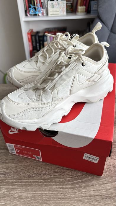 Оригінальні кросівки Nike, нові, 26 см (по устілці)