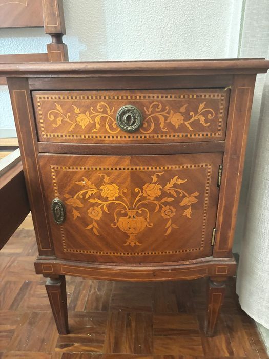 Cama de madeira classica