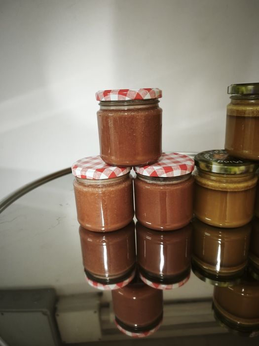 Miód Kremowany z Maliną Liofilizowaną 220 g – Słodka przyjemność w różowym wydaniu!