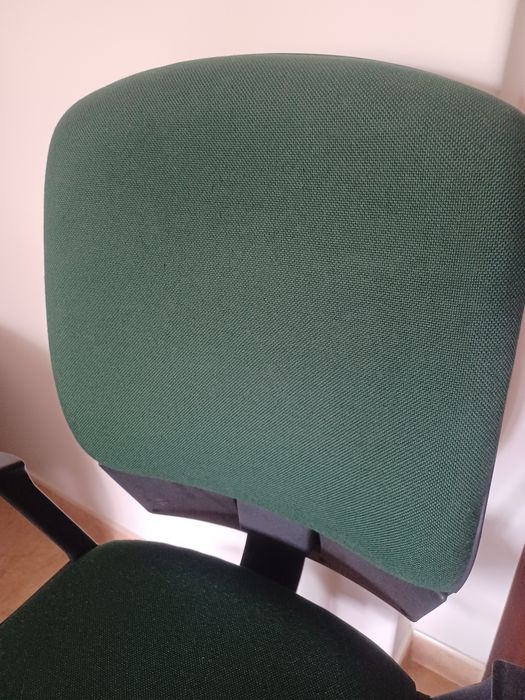 Cadeira de escritório de cor verde