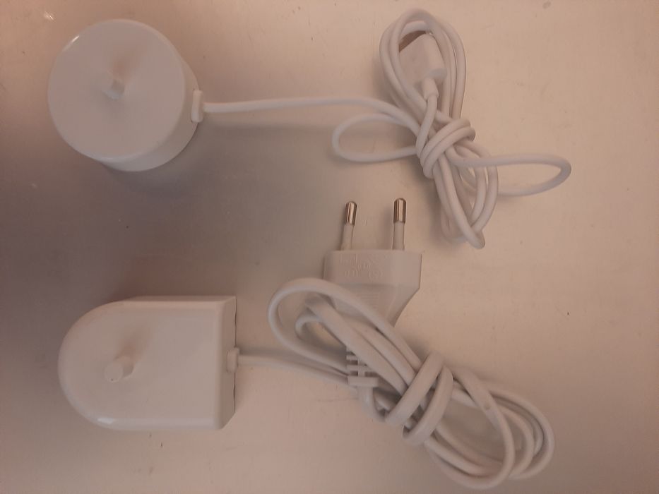 Ładowarki indukcyjne Philips do szczoteczk do zębów.