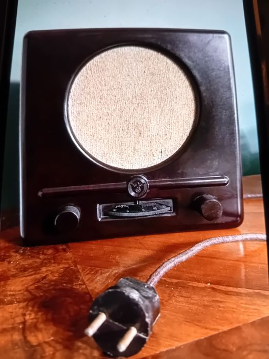 Deutscher Kleinempfanger z 1938 roku Małe  Radio z Gapą  Niemiecką !!!