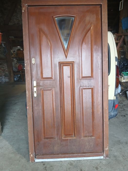 Drzwi zewnetrzne na budowe