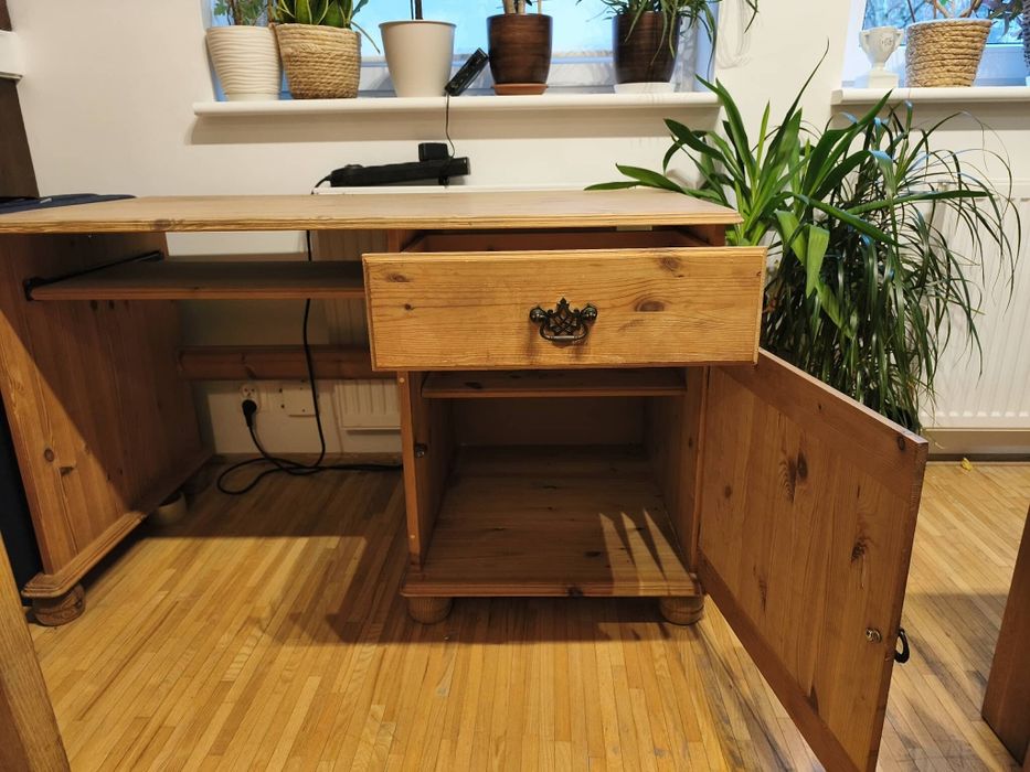 Drewniane biurko
