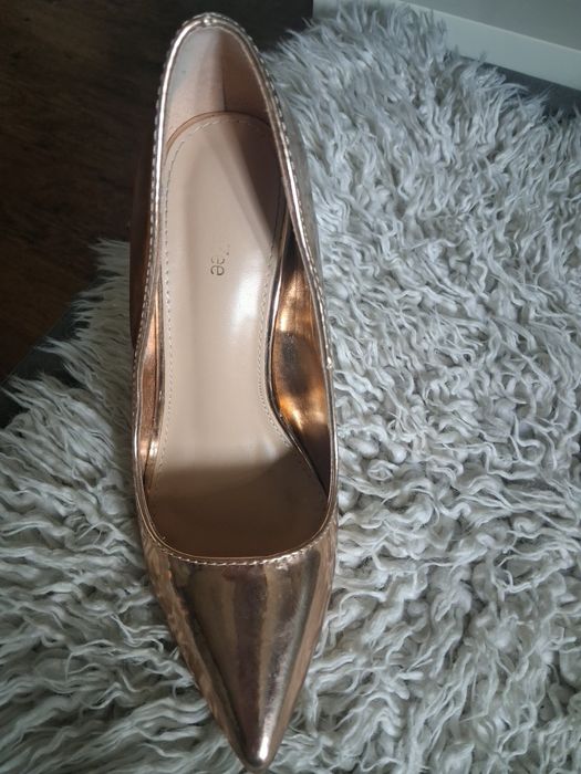 Szpilki złote rozm. 36