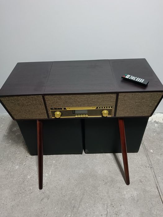 Radio Gramofon  na nogach