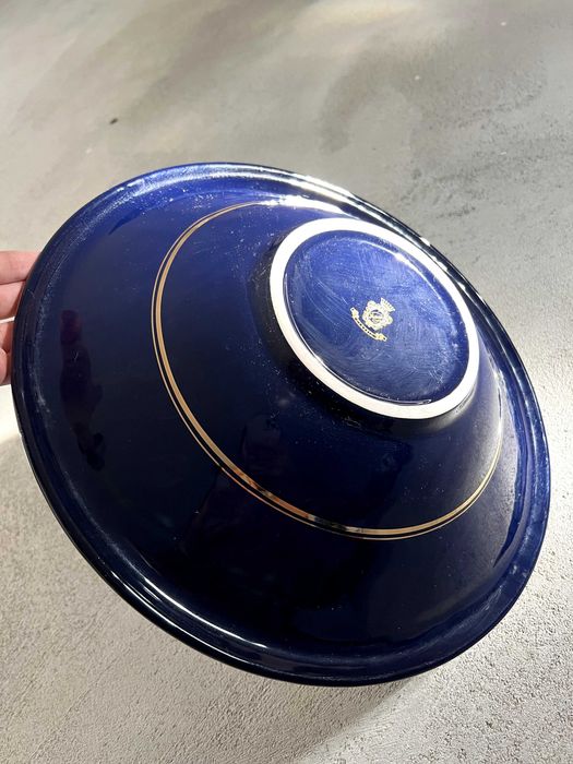 Taça de cerâmica azul