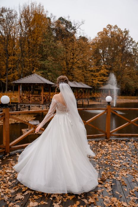 Красива весільна сукня