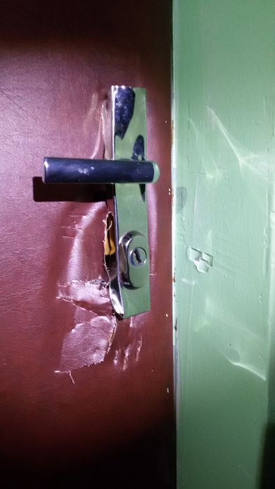 Ремонтирую двери, ремонт дверной ручки замка, сменить замок Киев ...