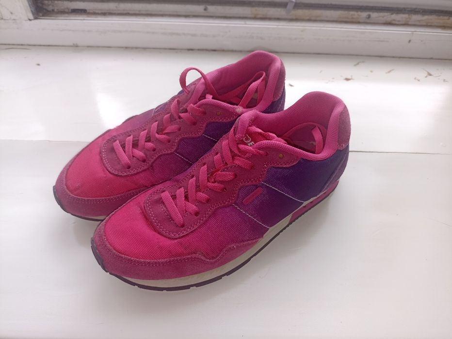 Розовые кроссовки Demix