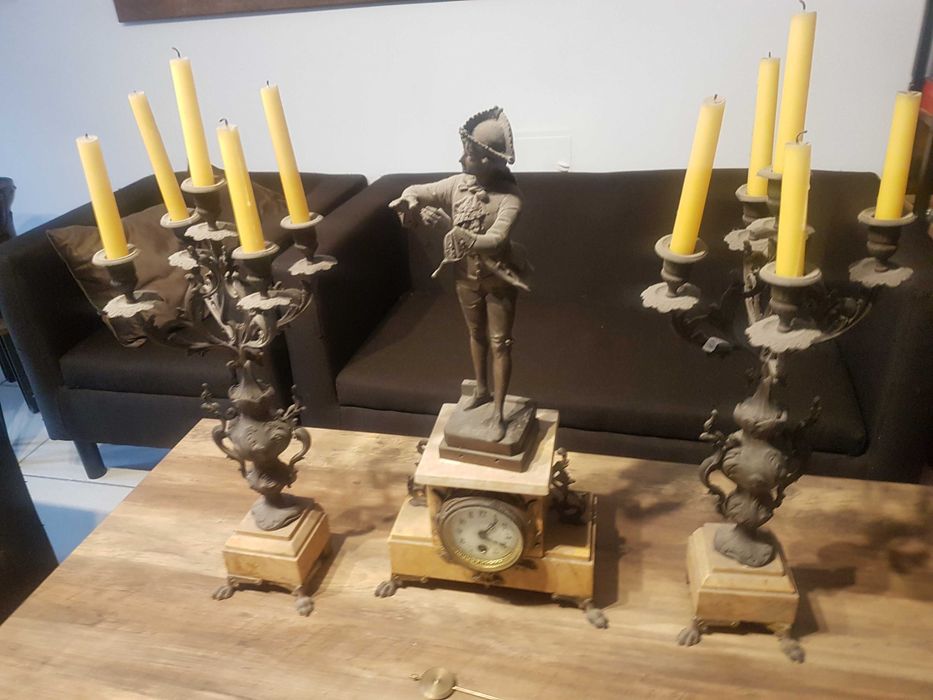 Zegar stojący figuralny, ze świecznikami XIXw.