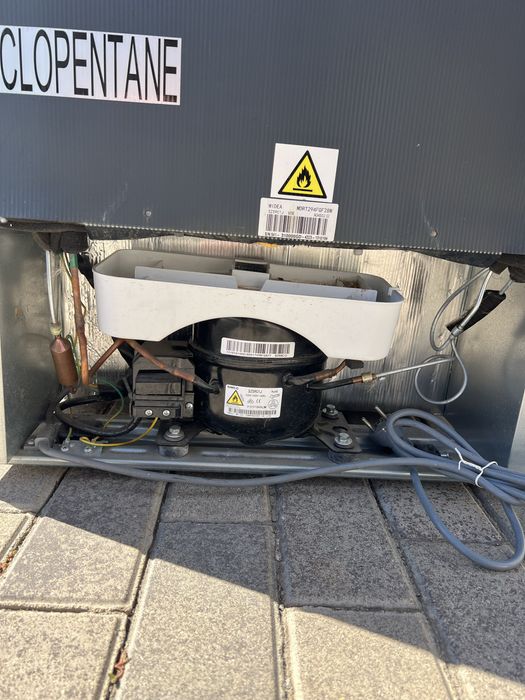 Холодильник Midea черный диспенсер воды