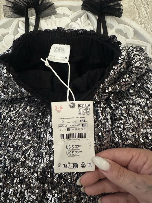 Спідничка zara 122р в пайєтках та чорний топ